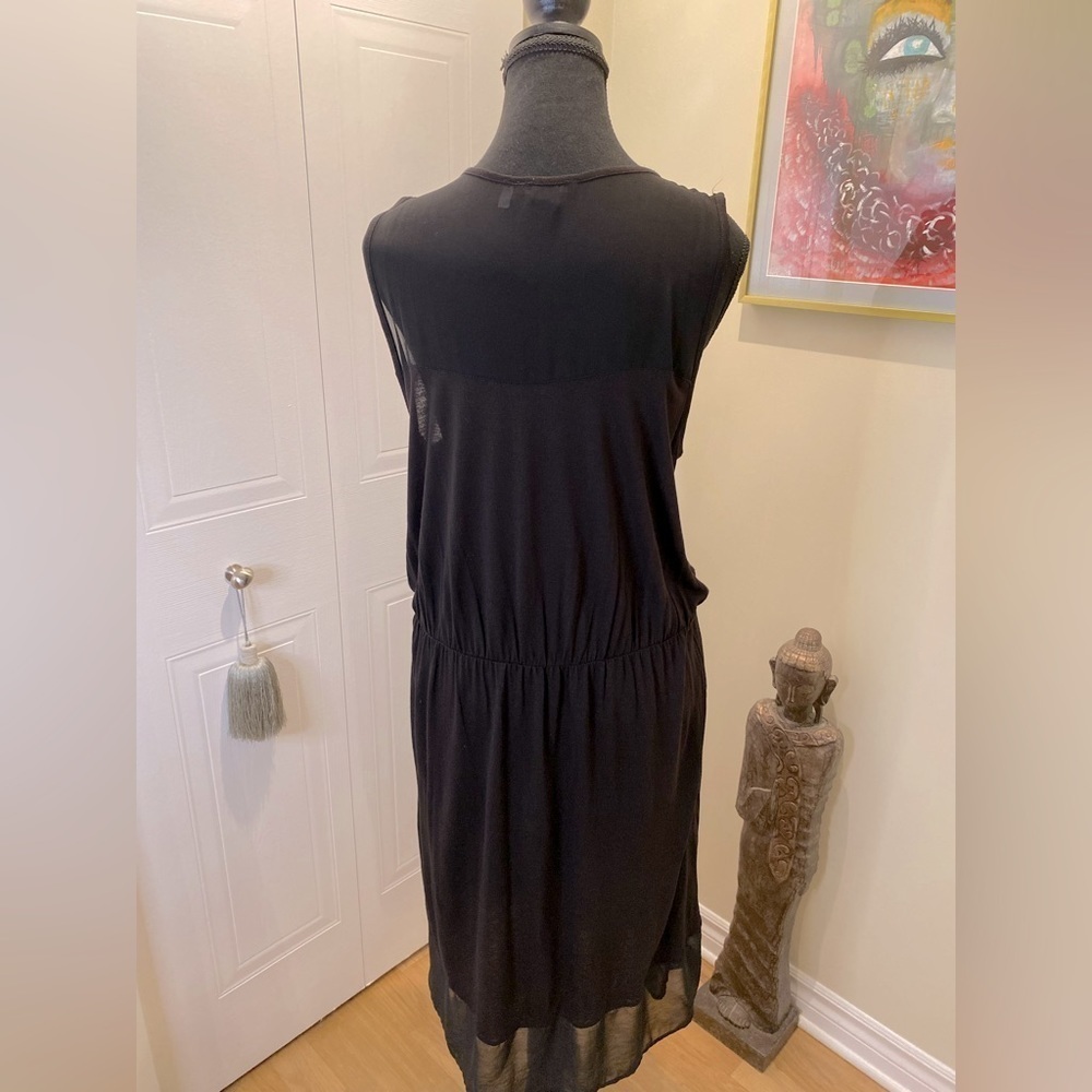 H&M flowy sleeveless sheer partial top and hem  fabric w/ cinched waist 🖤 - Picture 3 of 11
